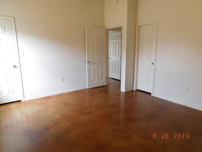 Building Photo - 1202 Cavalry Ln