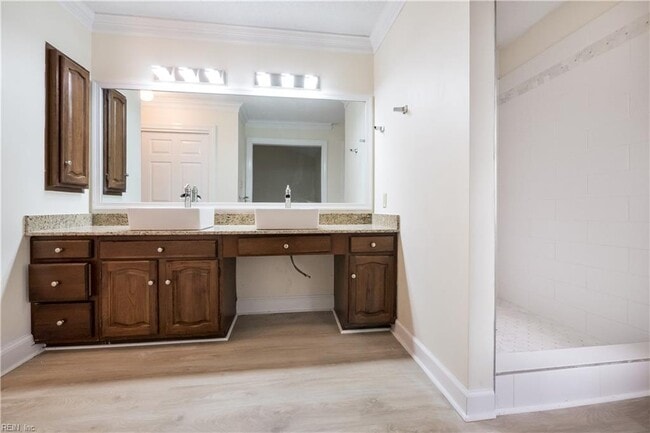 Building Photo - 670 Lord Dunmore Dr