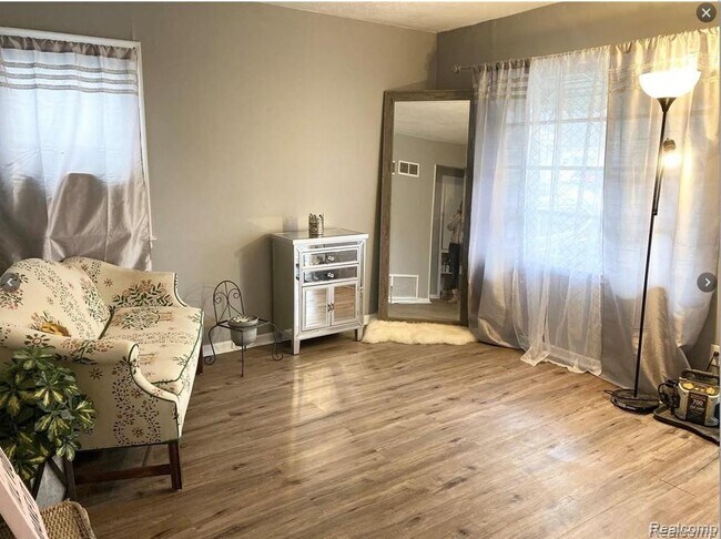 Building Photo - 11227 Packard Ave