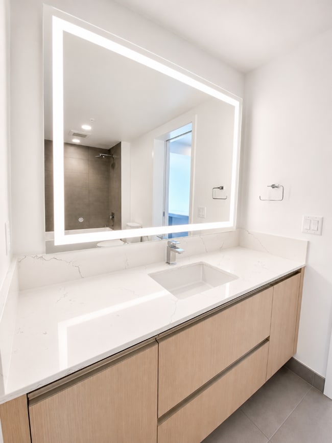 Building Photo - 1Bd/1Ba Seattle Condo
