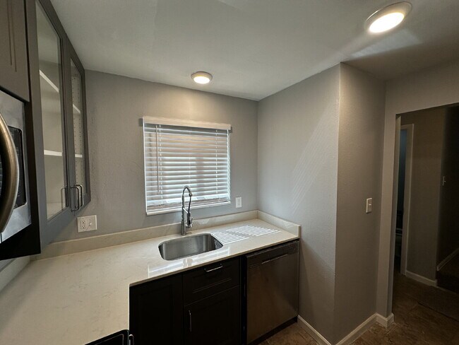 Building Photo - "Charming 2-Bed Retreat with Hardwood Floors in Golden, CO!"