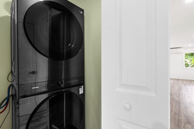 Building Photo - BK-1523