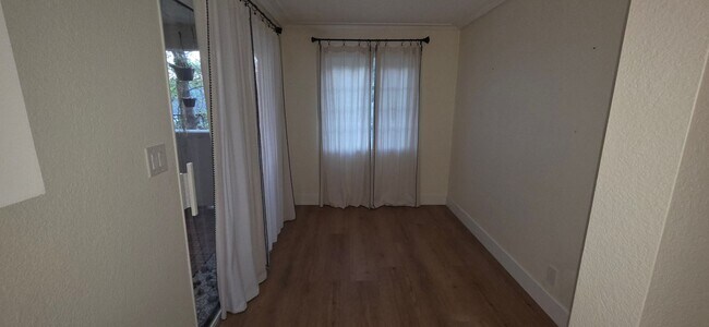 Building Photo - Steps from SJSU | 2 Master Suites | Gated + Parking |