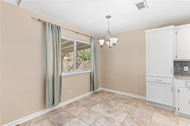 Building Photo - 3810 Hillside Dr