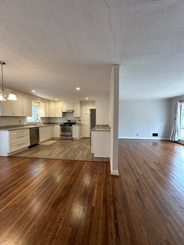 Building Photo - 2612 Sheryl Ln