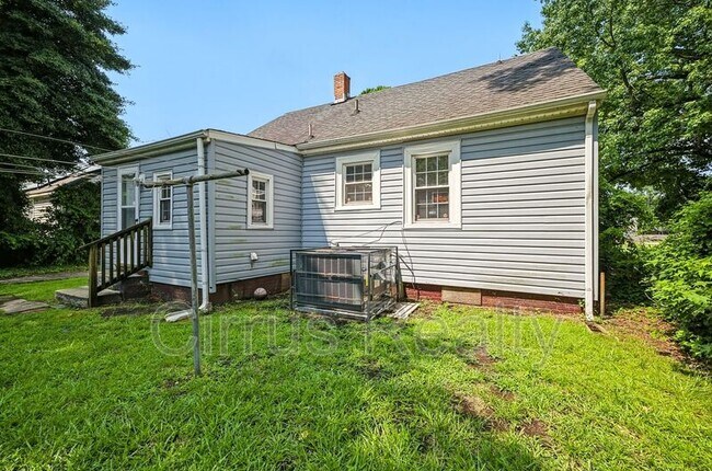 Building Photo - 428 Melville Rd