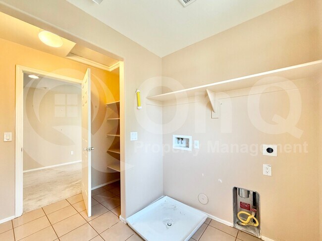 Building Photo - 218 N 109th Dr