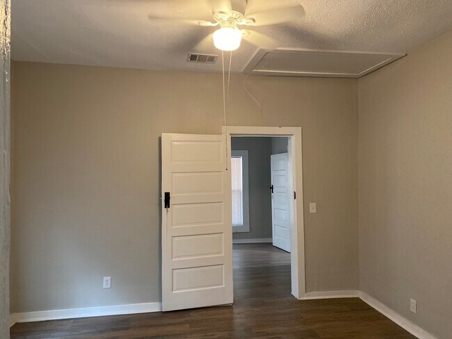 Building Photo - 951 FM 222