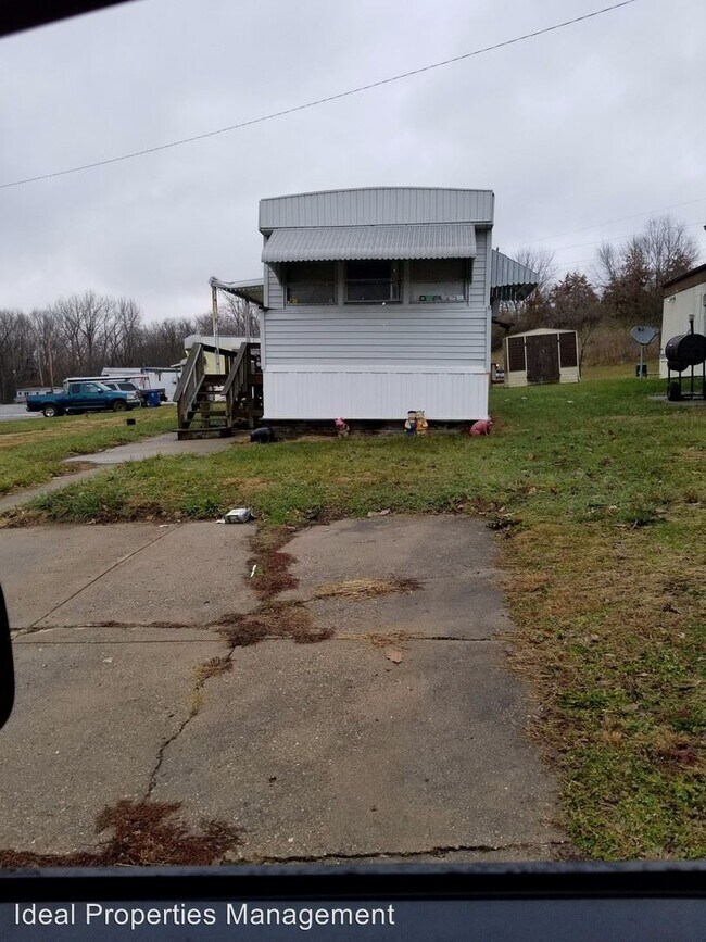 Primary Photo - 1751 N Grand Ave W