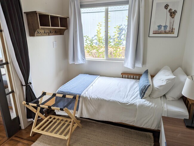 Additional view of 2nd bedroom - 1608 Castillo St