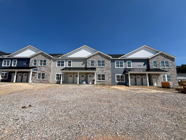 Building Photo - Salem Run Apartments Phase 2
