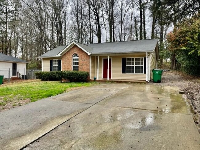 Building Photo - Adorable 3 bedroom 2 bath Ranch style home. Located in the Bridlewood community