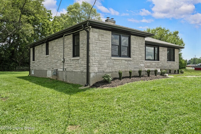 Building Photo - 8002 Watterson Trail