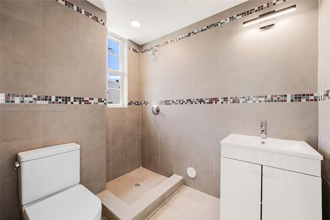 Building Photo - 1519 Pennsylvania Ave