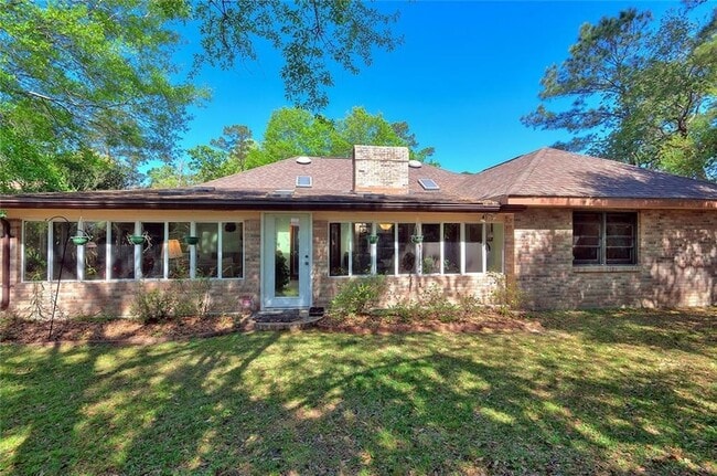 Building Photo - 303 Steele Rd