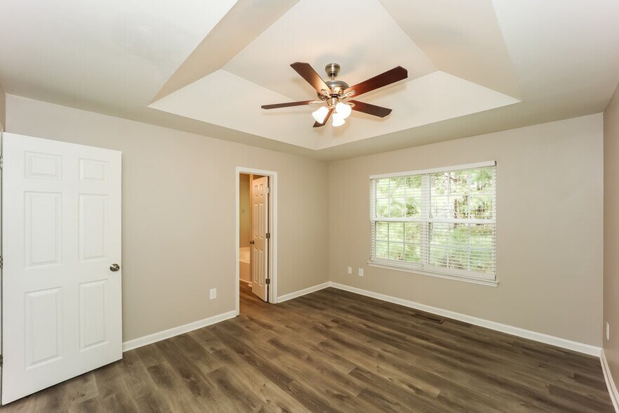 Building Photo - 575 Sycamore Dr