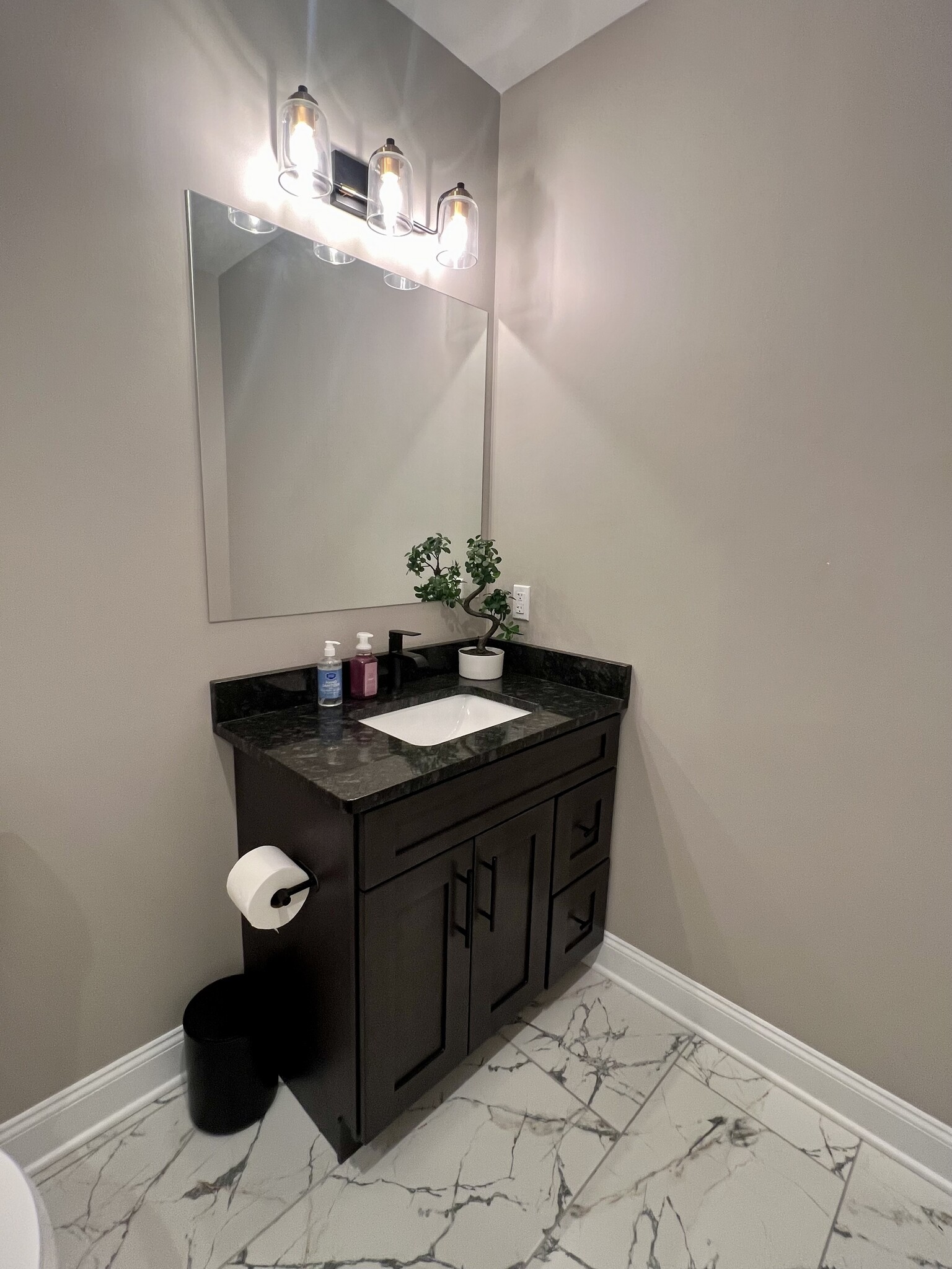 Building Photo - 116 S Main St