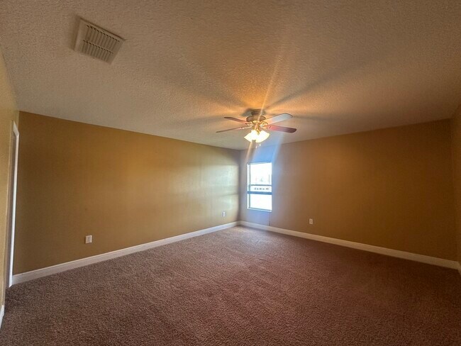 Building Photo - 2412 Country Pond Ct