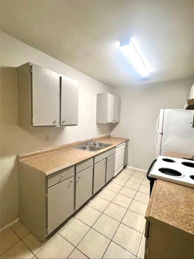 Building Photo - 119 Lazy Ln