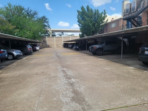 Building Photo - 376 N Post Oak Ln