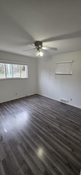 Building Photo - 248 Lakeside Dr