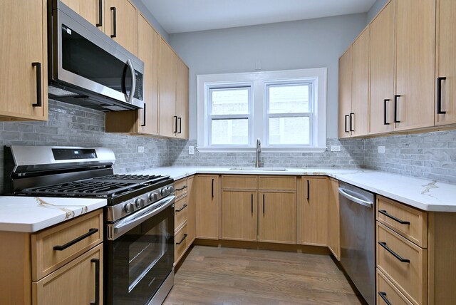Building Photo - 6424 Sinclair Ave