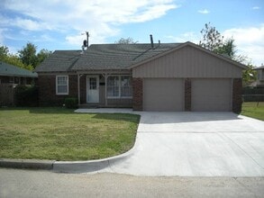 Building Photo - 4024 NW 32nd St