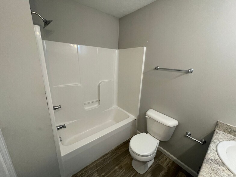 Building Photo - 15266 Delphinium Pl