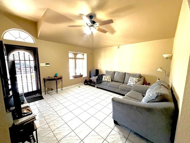 Building Photo - 3611 Cancun Loop