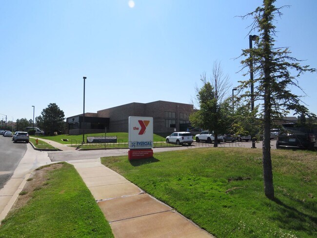 Building Photo - Beautiful Newer 2 Bedroom Condo in Briargate Area