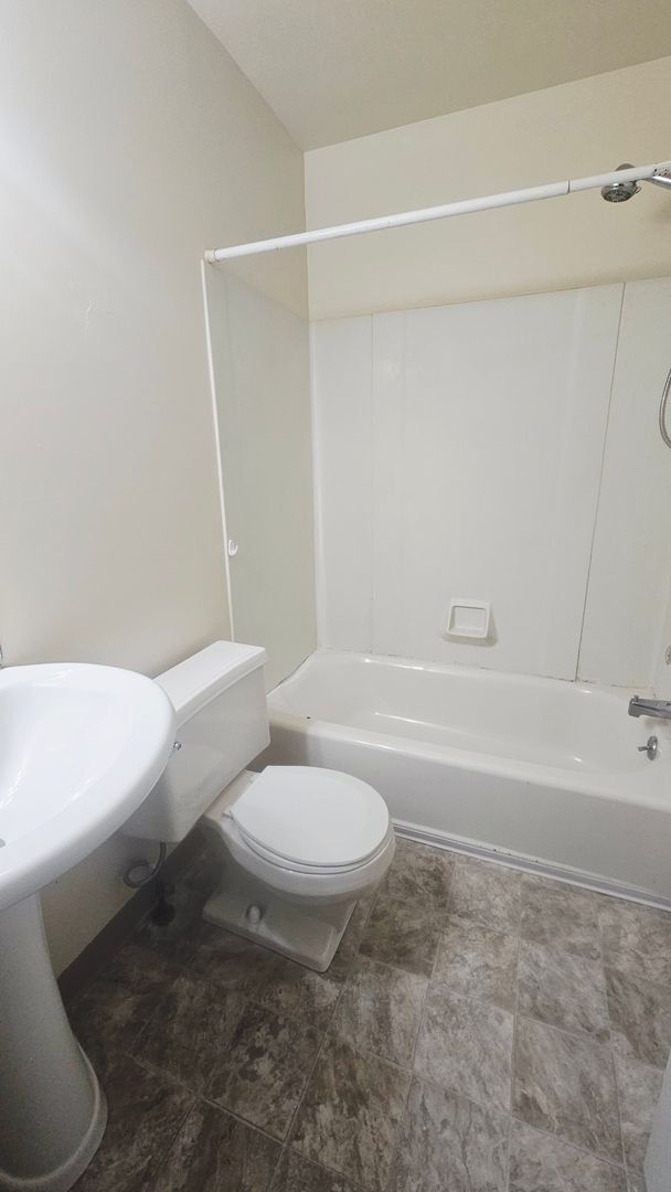 Building Photo - 457 W 5th St