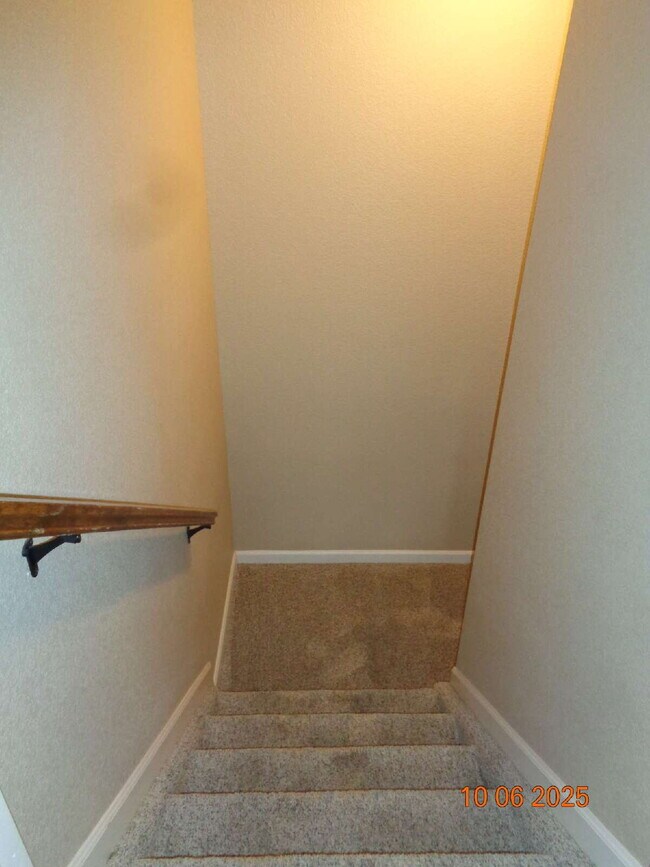 Building Photo - Exclusive community