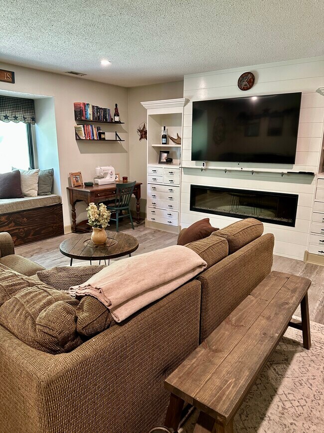 Building Photo - 15 Thayer Pond Dr