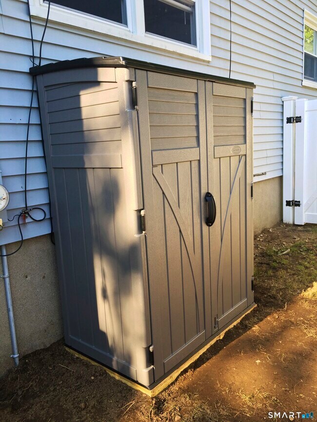 Building Photo - 25 Rena Pl