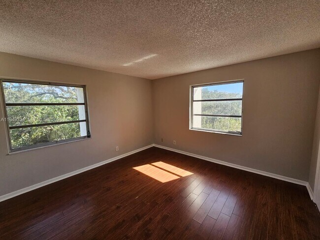 Building Photo - 642 NW 13th St