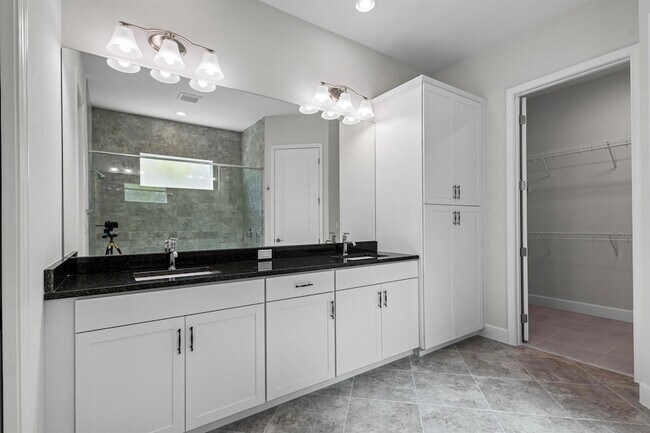 Building Photo - 14200 Lacebark