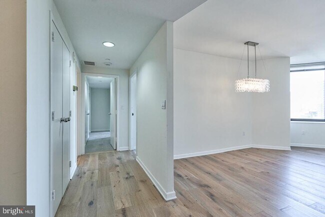 Building Photo - 202 W Rittenhouse Square