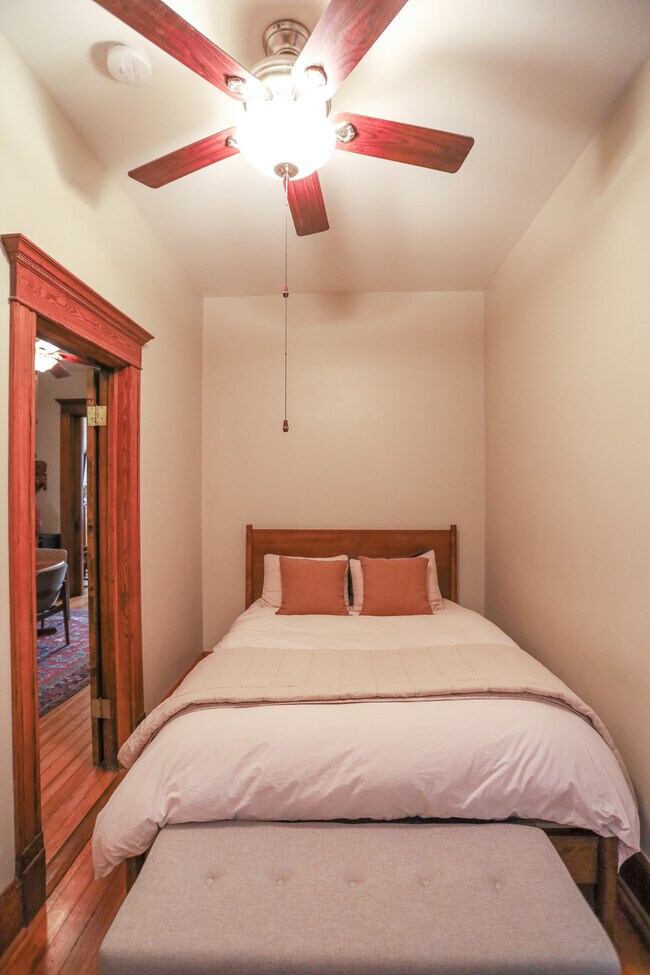 Bedroom #1 - 1125 N Damen Ave