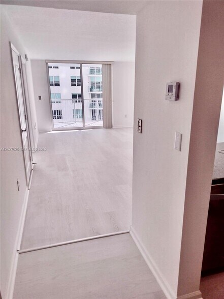 Building Photo - 1200 Brickell Bay Dr