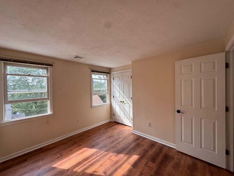 Building Photo - 118 Montclair Ave