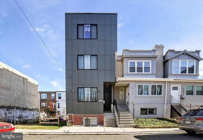 Building Photo - 1445 S 32nd St