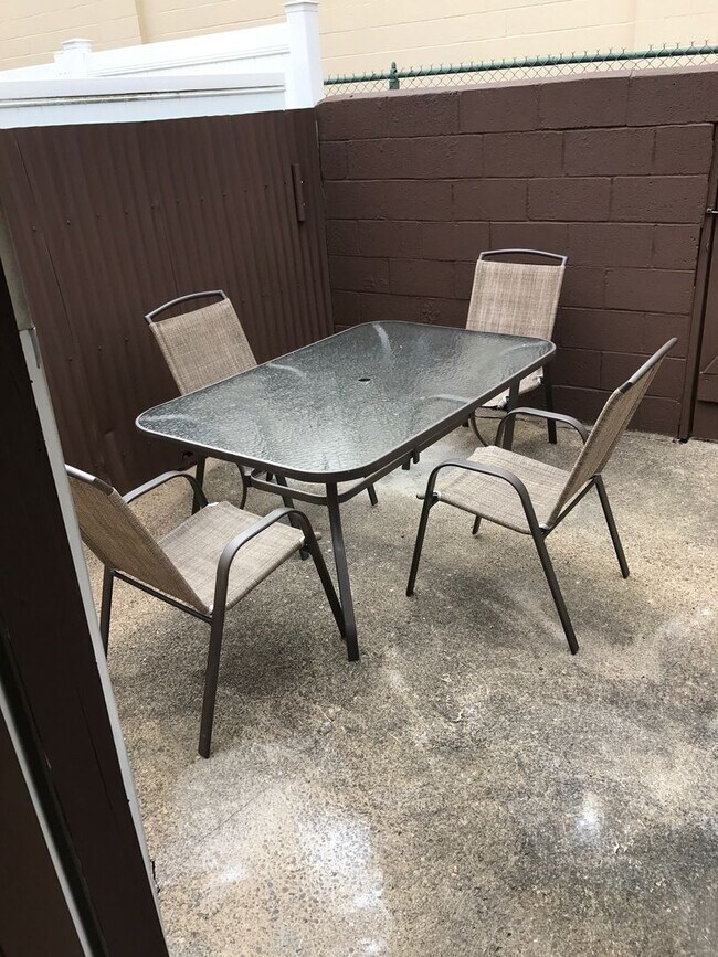 Building Photo - Modern 3 bed, 2 bath, south side flats rental