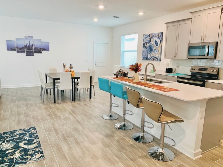 Building Photo - 12018 Language Way