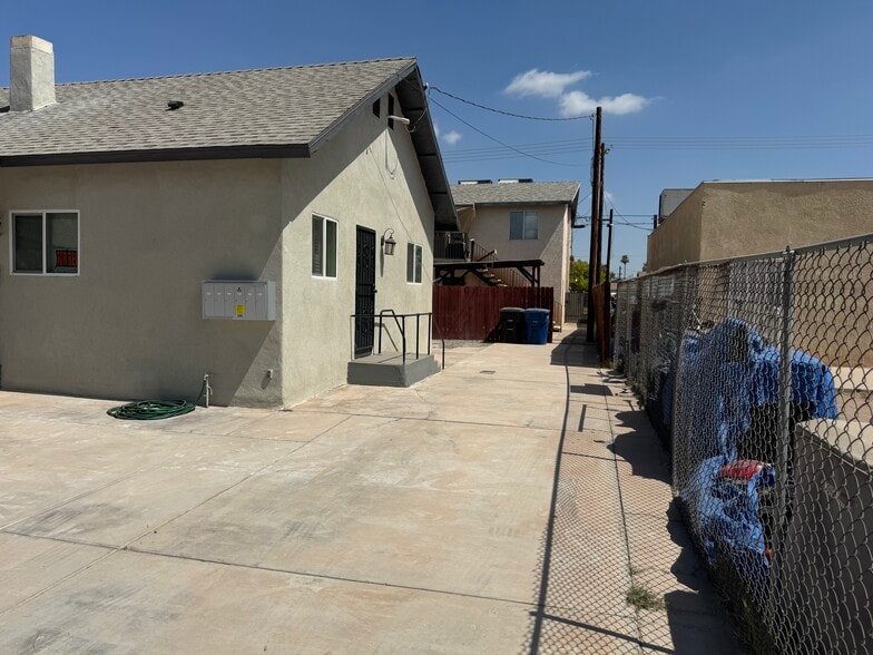 Building Photo - 624 W Holt Ave