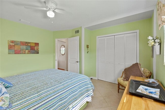 Building Photo - 7860 Holiday Dr