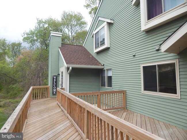 Building Photo - 339 Green Meadow Ln