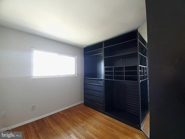 Building Photo - 702 W Edmonston Dr