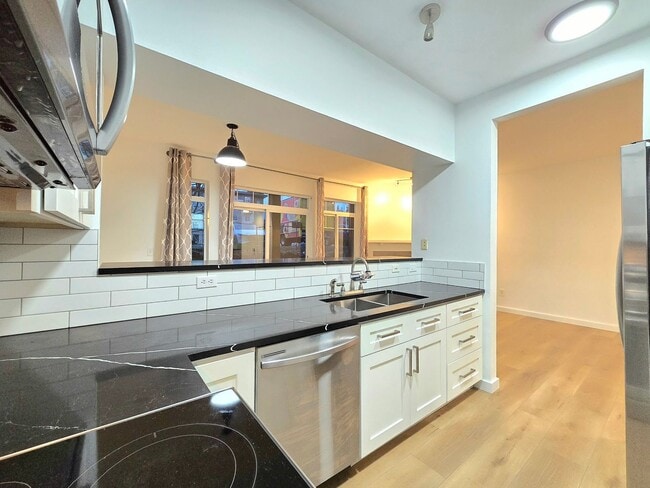 Building Photo - 1 Bedroom 1 Bathroom Condo in Bothell - Pet Friendly!