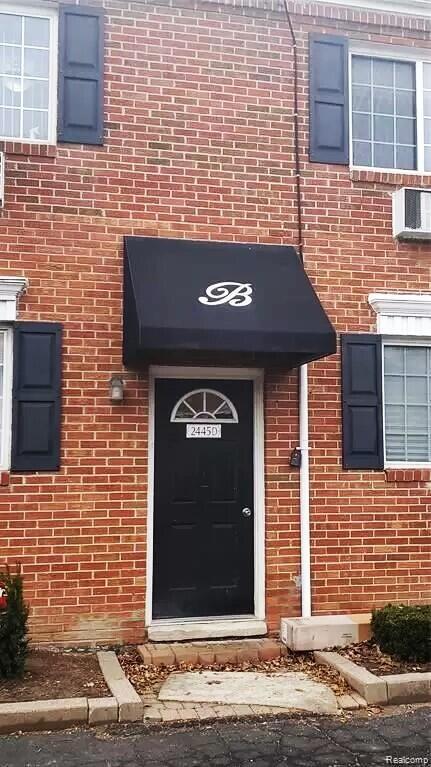 Building Photo - 2445 Torquay Ave