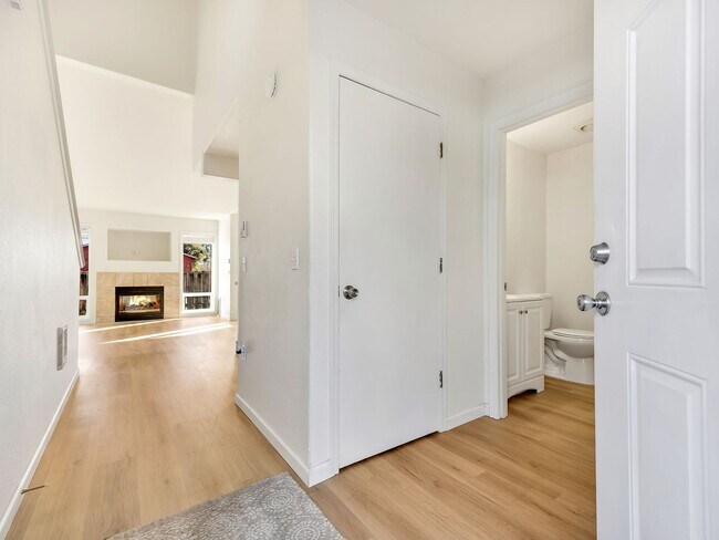 Building Photo - 1536 S Main Ave